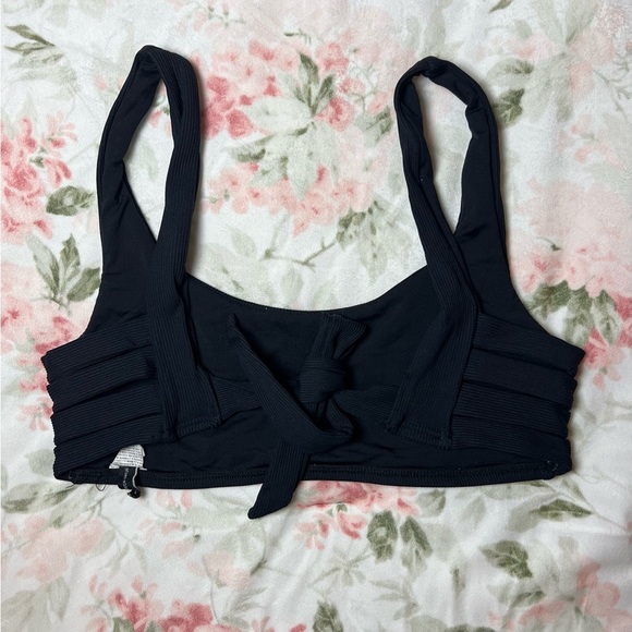 BECCA Women’s Standard Fine Line Scoop Bikini Top Black Size M Ribbed Resort - Picture 6 of 7